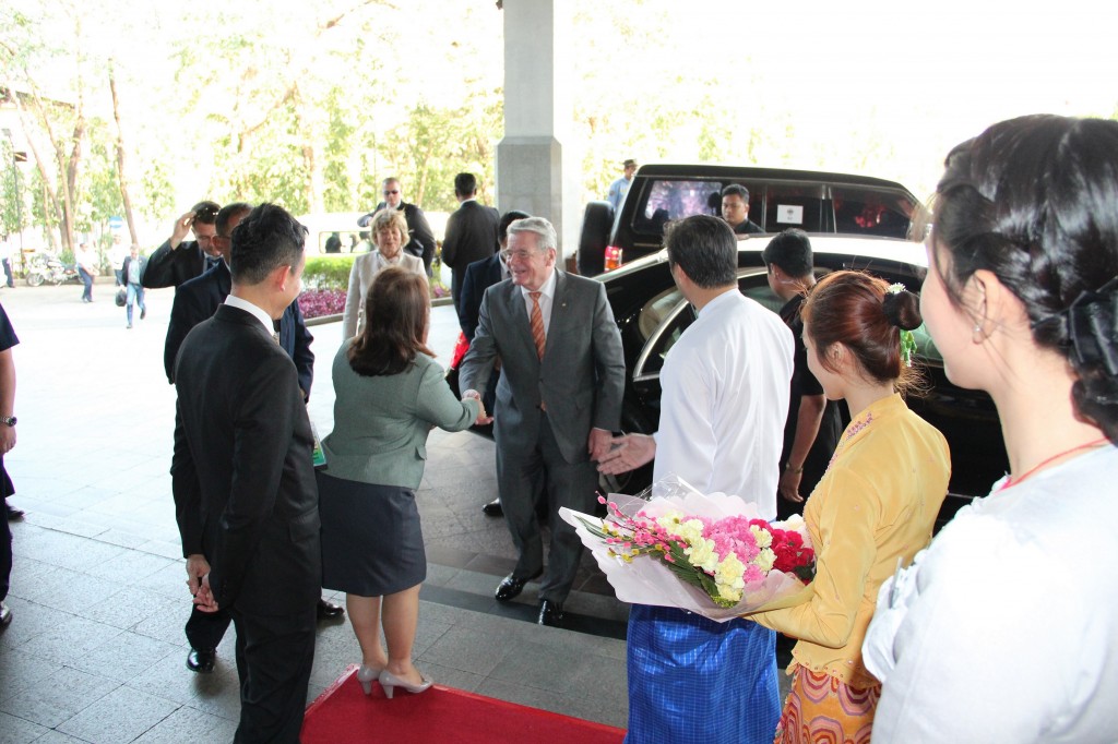 Photo shows: General Manager of Chatrium Royal Lake Yangon, Ms. May Myat Mon Win, (2nd left) recently welcomed and President of Germany, HE Dr. Joachim Gauck upon his arrival at the hotel during his official visit to the Republic of the Union of Myanmar recently.