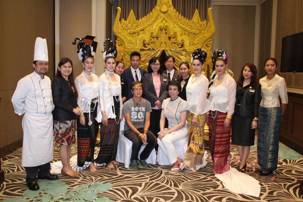 Miss Thailand Group with Hotel Management